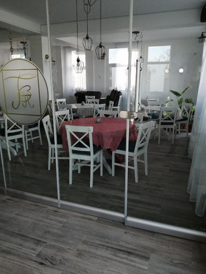 Tina Guest House Basarabi Exterior foto